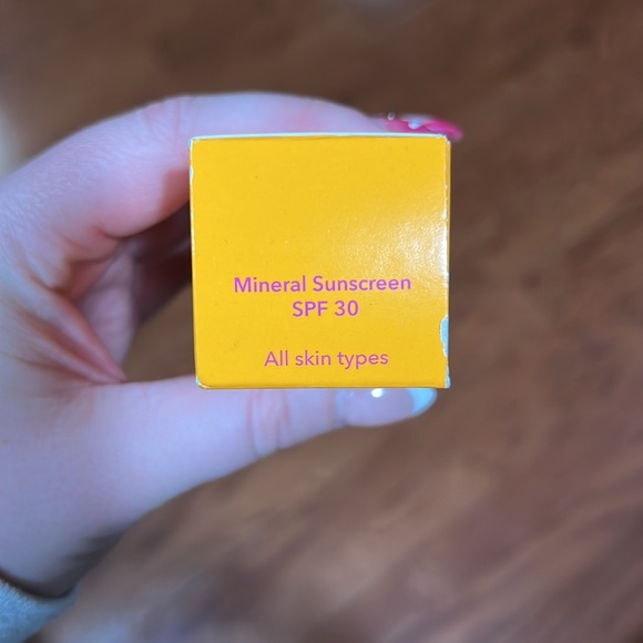 Good Molecules Sheer Mineral Sunscreen SPF 30 - Picture 2 of 5